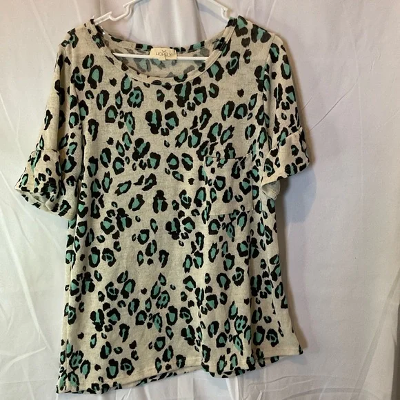 Hopely Women’s Short Sleeve Light Blue Leopard Print Waffle Knit Size Large - Picture 1 of 13